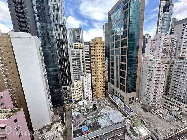 Wan Chai - Man On House Block B 06
