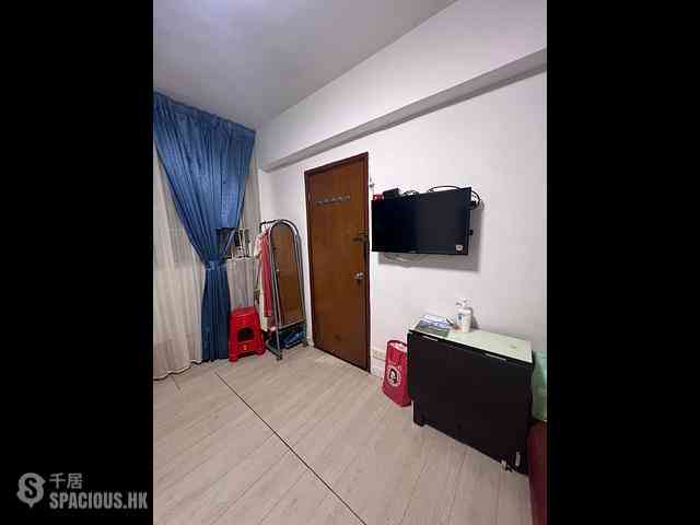 Yau Ma Tei - Lai Shing Building 05