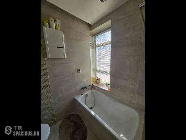 Quarry Bay - The Orchards Block 2 04