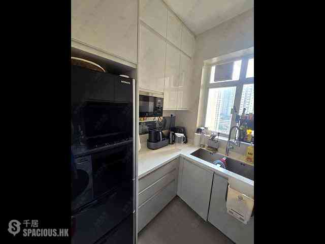 Quarry Bay - The Orchards Block 2 09