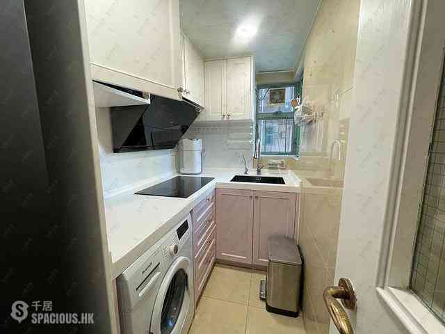 Sheung Wan - Queen's Terrace Block 2 04
