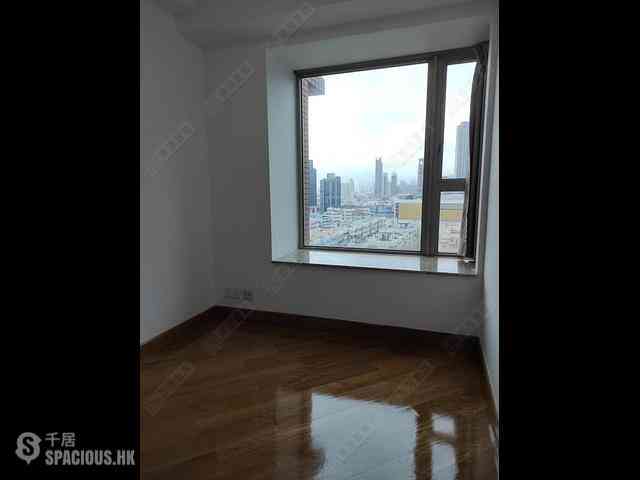 Tai Kok Tsui - Harbour Green Tower 2 03