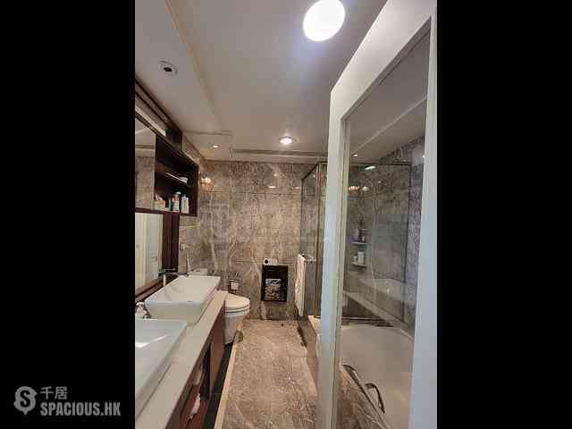 West Kowloon - The Arch Moon Tower (Block 2A) 11