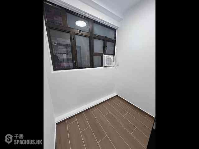 Tsim Sha Tsui - Golden Crown Court 13