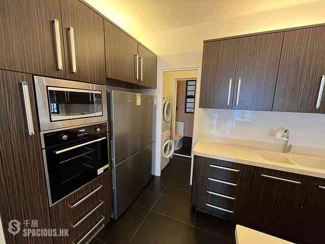 Mid Levels Central - Elegant Terrace Block 2 03