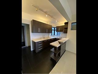 Mid Levels Central - Elegant Terrace Block 2 04