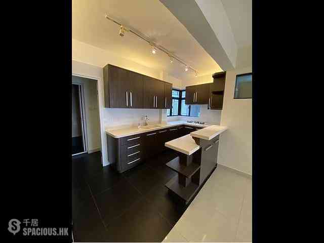 Mid Levels Central - Elegant Terrace Block 2 04