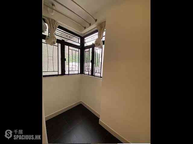 Mid Levels Central - Elegant Terrace Block 2 10