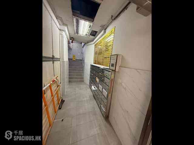 Mong Kok - Kwong On Bank Mongkok Branch Building 09