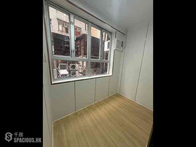 Mong Kok - Kwong On Bank Mongkok Branch Building 21