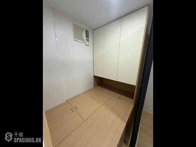 Mong Kok - Kwong On Bank Mongkok Branch Building 24