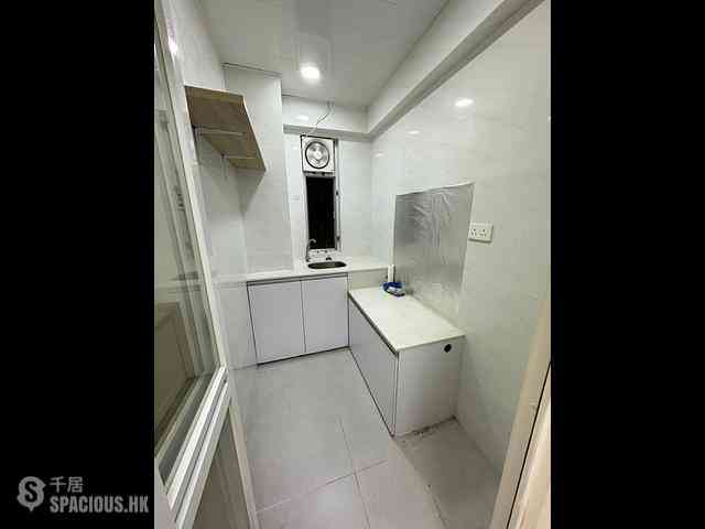 Mong Kok - Kwong Yuen Building 05
