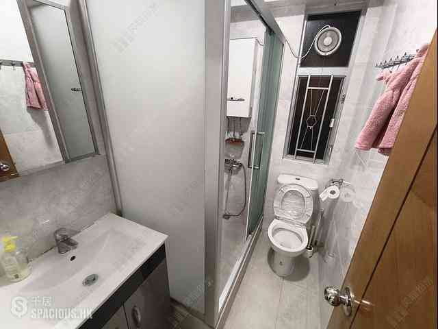 Tai Po - Tai Po Centre Phase 5 Block 16 03