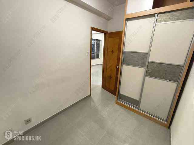 Tai Po - Tai Po Centre Phase 5 Block 16 06