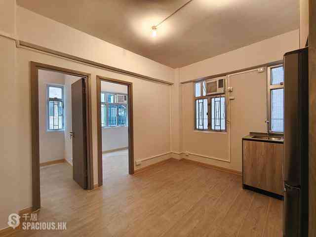 Wan Chai - Hennessy Building 01