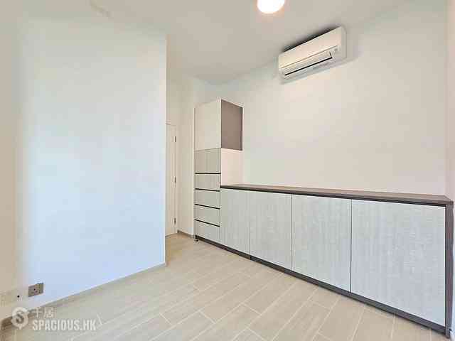 Tung Chung - Coastal Skyline Phase 4 Le Bleu Deux 13