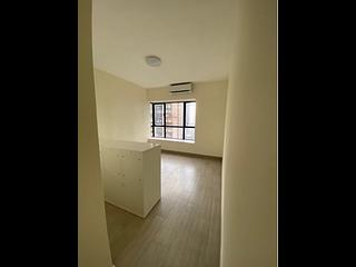 Mid Levels Central - Elegant Terrace Block 2 03