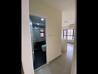 Mid Levels Central - Elegant Terrace Block 2 10