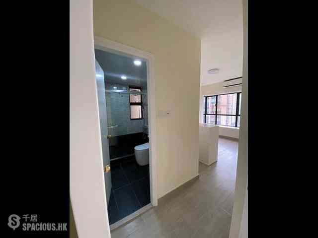 Mid Levels Central - Elegant Terrace Block 2 10
