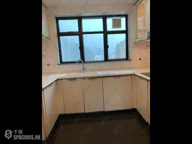 Fortress Hill - Le Sommet Block 1 02