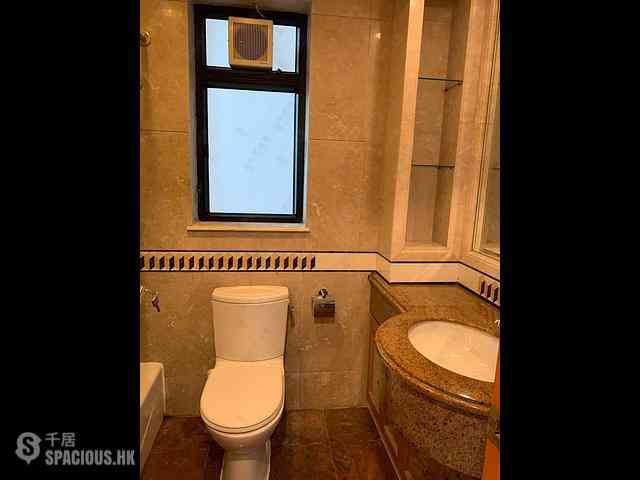 Fortress Hill - Le Sommet Block 1 05