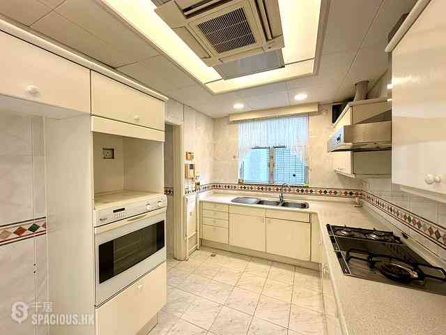 The Peak - Sunshine Villa 03