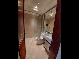 Wan Chai - The Avenue Phase 1 Block 5 07