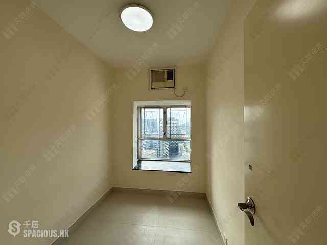 Tsuen Wan - Discovery Park Phase 1 Block 4 06