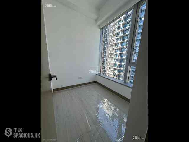 Tai Kok Tsui - L・Living 23 02
