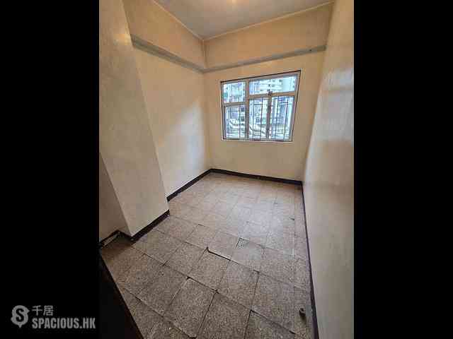 Kennedy Town - Luen On Apartments 03