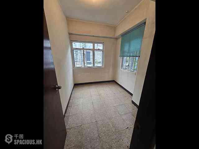 Kennedy Town - Luen On Apartments 04