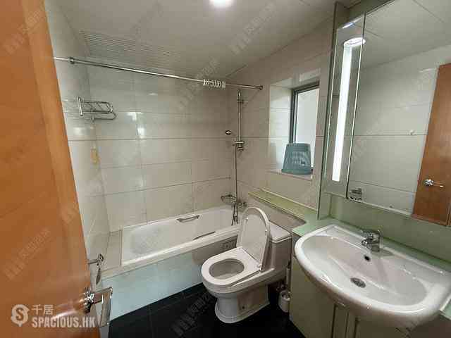 Tung Chung - Coastal Skyline Phase 1 Block 6 05