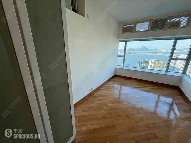 Tung Chung - Coastal Skyline Phase 1 Block 6 06