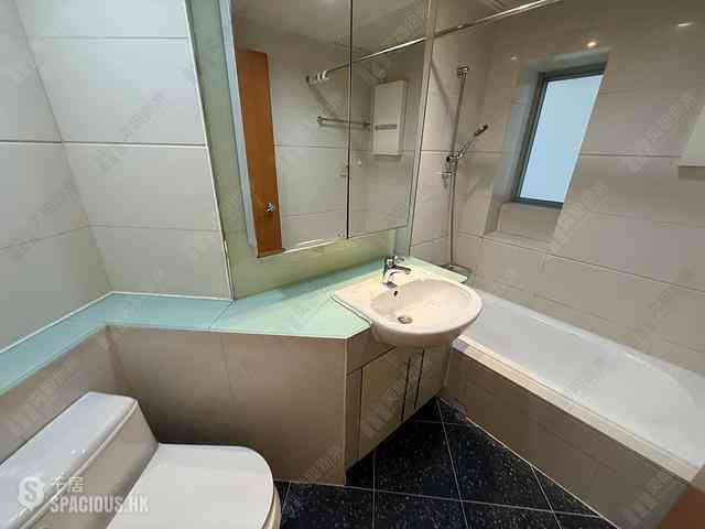 Tung Chung - Coastal Skyline Phase 1 Block 6 09