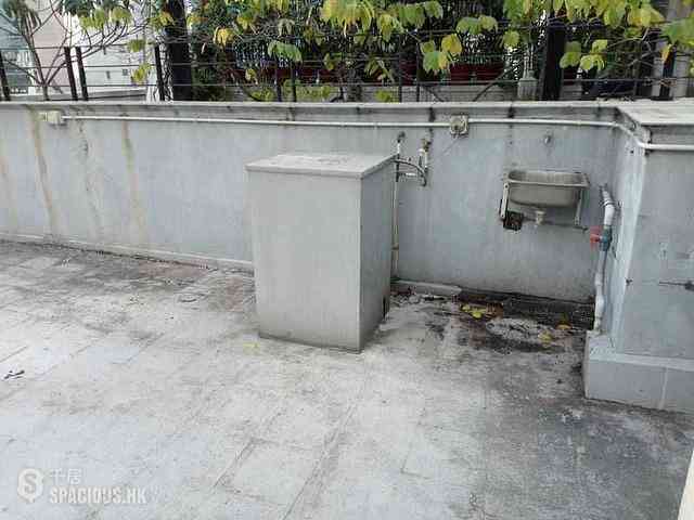 Central - 14, Gage Street 06