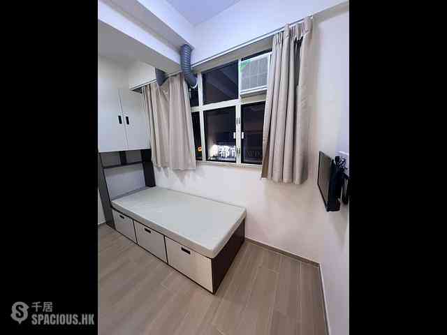 Mong Kok - Lee Man Building 13
