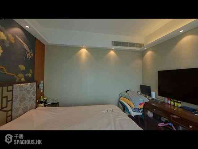 Tai Kok Tsui - The Long Beach 12