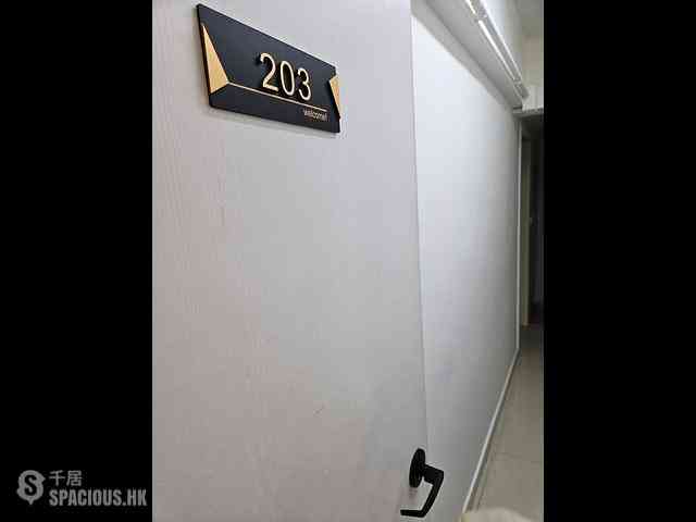 Sheung Wan - 277, Des Voeux Road Central 01