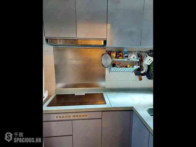 Sai Ying Pun - Tong Nam Mansion 06