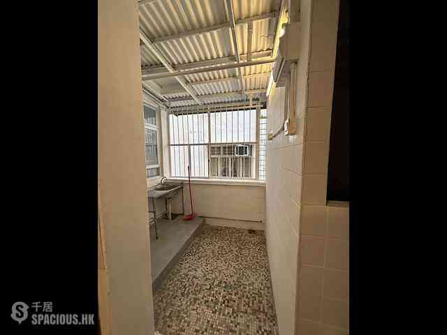 Sai Ying Pun - 31-31A, Pok Fu Lam Road 08