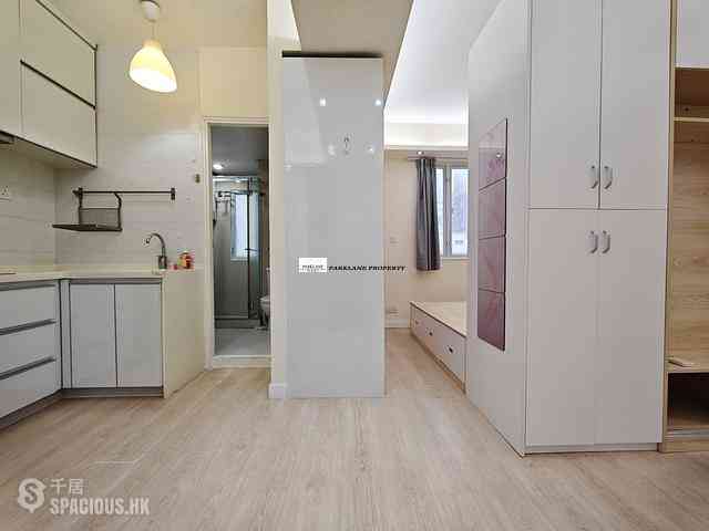 Wan Chai - Luen Fat Mansion 02