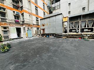 Wan Chai - Man On House 13