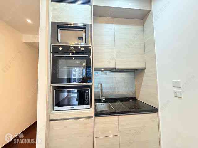Wan Chai - The Avenue Phase 1 06