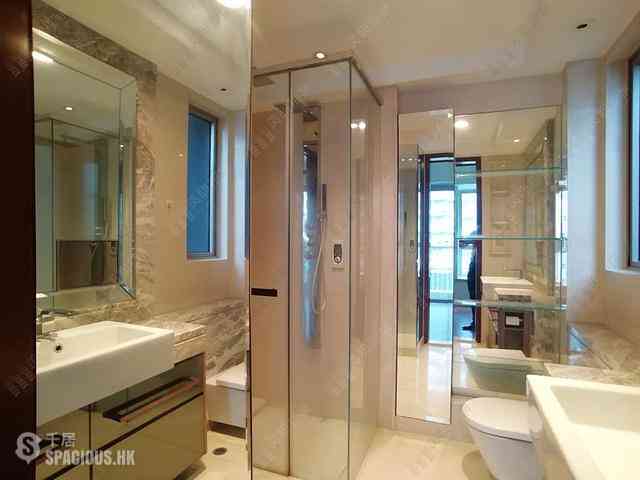 Wan Chai - The Avenue Phase 1 Block 5 03
