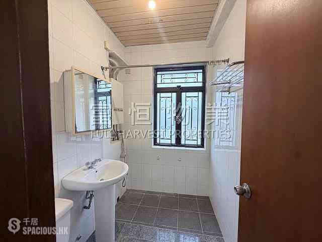 Happy Valley - 11-15, Briar Avenue 06
