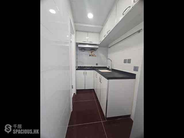 Wan Chai - Tonnochy Towers Block B 09
