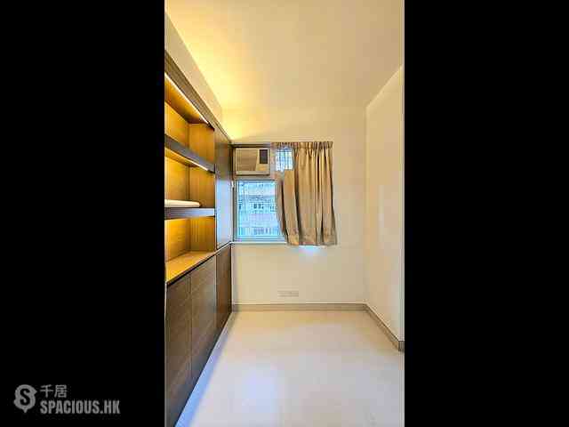 Wan Chai - Hung Yip Building 06