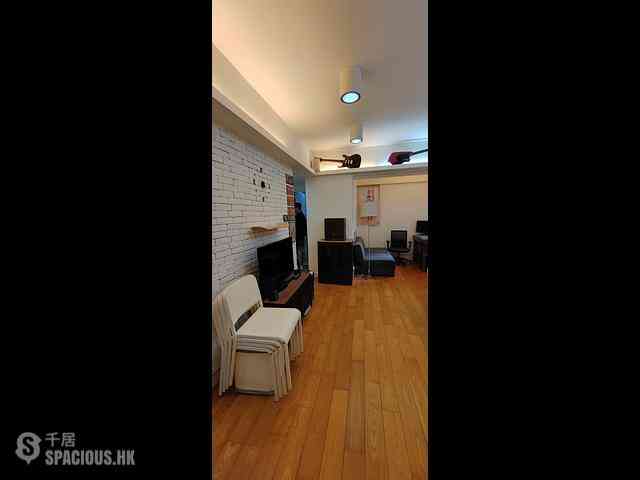 Wan Chai - Chin Hung Building 03