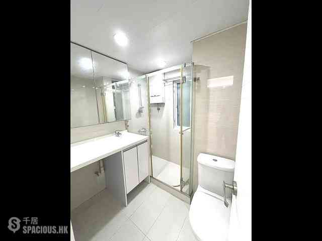 Wan Chai - Luen Fat Mansion 07