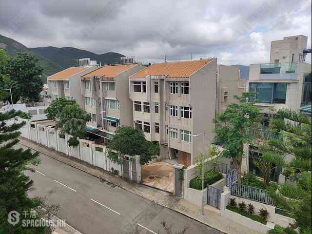 Chung Hom Kok - Cape Court 02